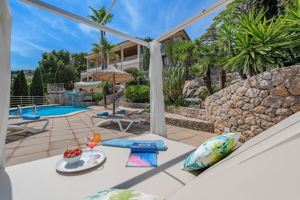 Foto van Villa met 5 slaapkamers en twee zwembaden - Vakantiehuis in Pollensa / Pollença - TerraceBalcony