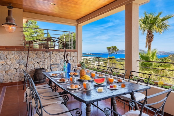 Foto van Villa met 5 slaapkamers en twee zwembaden - Vakantiehuis in Pollensa / Pollença - TerraceBalcony