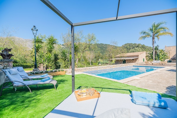 Foto van Villa met uitzicht op de bergen, Mallorca - Vakantiehuis in Pollensa - PoolOfHouse
