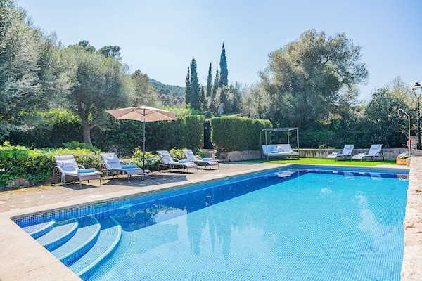 Foto van Villa met uitzicht op de bergen, Mallorca - Vakantiehuis in Pollensa - PoolOfHouse