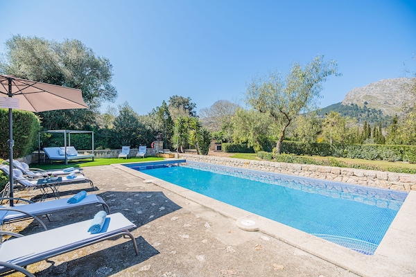 Foto van Villa met uitzicht op de bergen, Mallorca - Vakantiehuis in Pollensa - PoolOfHouse