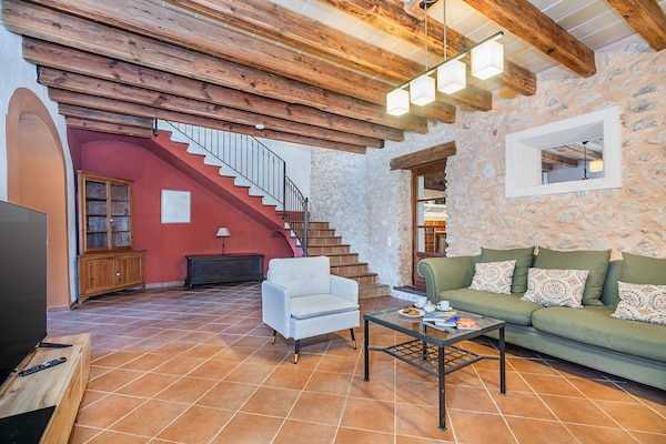 Foto van Villa met uitzicht op de bergen, Mallorca - Vakantiehuis in Pollensa - LivingRoom
