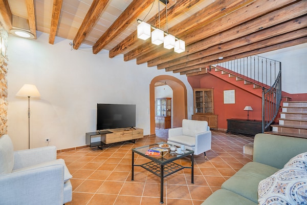 Foto van Villa met uitzicht op de bergen, Mallorca - Vakantiehuis in Pollensa - LivingRoom