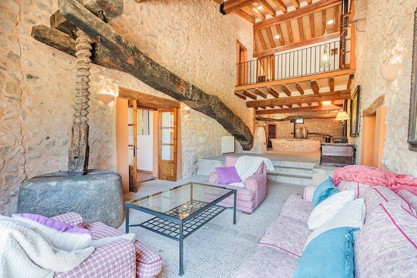 Foto van Villa met uitzicht op de bergen, Mallorca - Vakantiehuis in Pollensa - LivingRoom