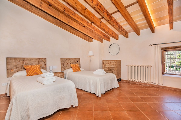 Foto van Villa met uitzicht op de bergen, Mallorca - Vakantiehuis in Pollensa - BedRoom
