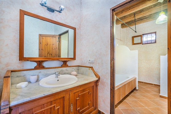 Foto van Villa met uitzicht op de bergen, Mallorca - Vakantiehuis in Pollensa - BathRoom