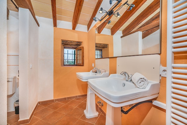Foto van Villa met uitzicht op de bergen, Mallorca - Vakantiehuis in Pollensa - BathRoom