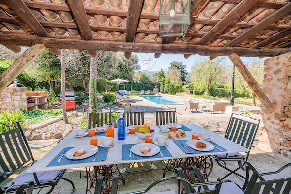 Foto van Villa met uitzicht op de bergen, Mallorca - Vakantiehuis in Pollensa - TerraceBalcony