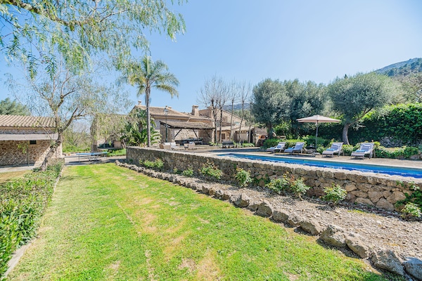 Foto van Villa met uitzicht op de bergen, Mallorca - Vakantiehuis in Pollensa - GardenSummer