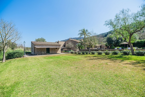 Foto van Villa met uitzicht op de bergen, Mallorca - Vakantiehuis in Pollensa - GardenSummer