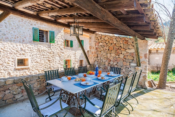 Foto van Villa met uitzicht op de bergen, Mallorca - Vakantiehuis in Pollensa - TerraceBalcony