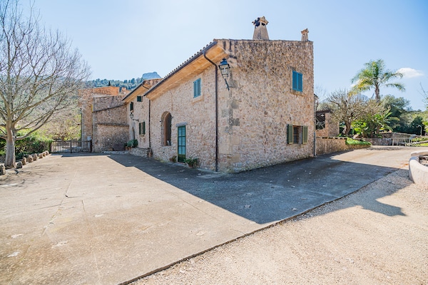 Foto van Villa met uitzicht op de bergen, Mallorca - Vakantiehuis in Pollensa - ExteriorSummer