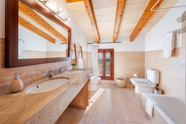 Foto van Villa vlakbij het centrum van Pollença - Vakantiehuis in Pollensa / Pollença - BathRoom