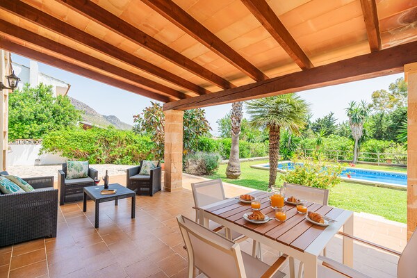 Foto van Villa met 2 slaapkamers en zwembad Puerto Pollença - TerraceBalcony