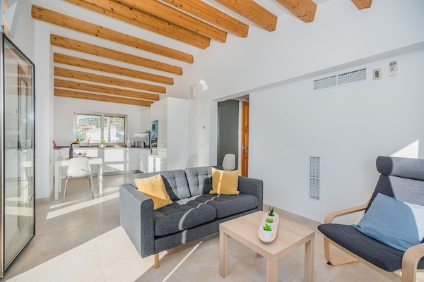 Foto van Villa aan het strand met zwembad, Puerto Pollença - LivingRoom