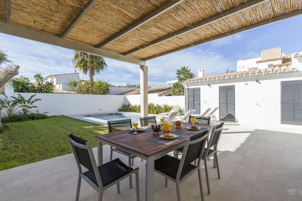 Foto van Villa aan het strand met zwembad, Puerto Pollença - DiningRoom