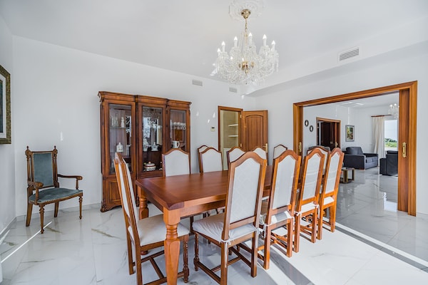 Foto van Villa met zwembad vlakbij het strand op Mallorca - Vakantiehuis in Port de Pollença - DiningRoom
