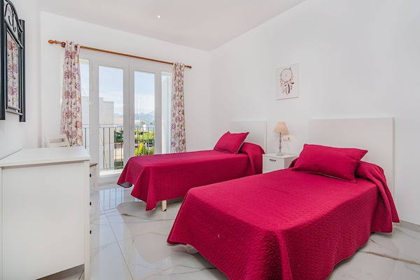 Foto van Villa met zwembad vlakbij het strand op Mallorca - Vakantiehuis in Port de Pollença - BedRoom