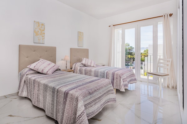 Foto van Villa met zwembad vlakbij het strand op Mallorca - Vakantiehuis in Port de Pollença - BedRoom