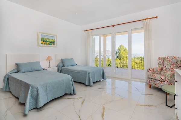 Foto van Villa met zwembad vlakbij het strand op Mallorca - Vakantiehuis in Port de Pollença - BedRoom