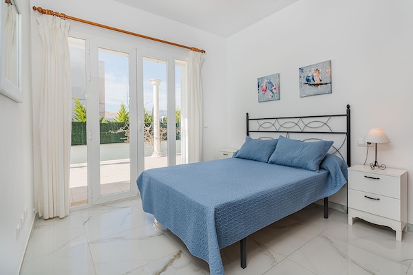 Foto van Villa met zwembad vlakbij het strand op Mallorca - Vakantiehuis in Port de Pollença - BedRoom