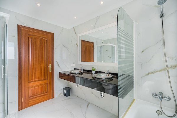 Foto van Villa met zwembad vlakbij het strand op Mallorca - Vakantiehuis in Port de Pollença - BathRoom