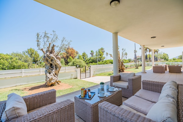 Foto van Villa met zwembad vlakbij het strand op Mallorca - Vakantiehuis in Port de Pollença - TerraceBalcony
