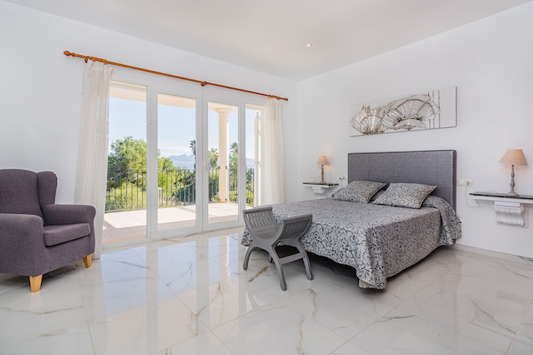 Foto van Villa met zwembad vlakbij het strand op Mallorca - Vakantiehuis in Port de Pollença - BedRoom