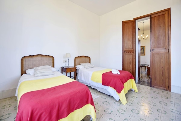 Foto van Vakantiehuis in Migjorn met privézwembad - Vakantiehuis in Migjorn - BedRoom