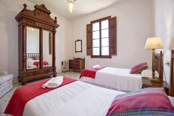 Foto van Vakantiehuis in Migjorn met privézwembad - Vakantiehuis in Migjorn - BedRoom