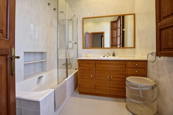 Foto van Vakantiehuis in Migjorn met privézwembad - Vakantiehuis in Migjorn - BathRoom