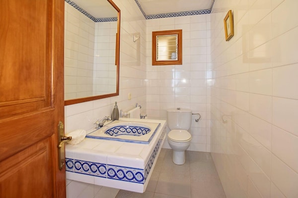 Foto van Vakantiehuis in Migjorn met privézwembad - Vakantiehuis in Migjorn - BathRoom