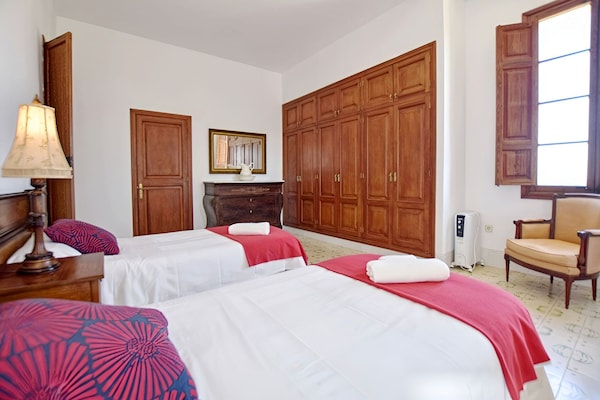 Foto van Vakantiehuis in Migjorn met privézwembad - Vakantiehuis in Migjorn - BedRoom