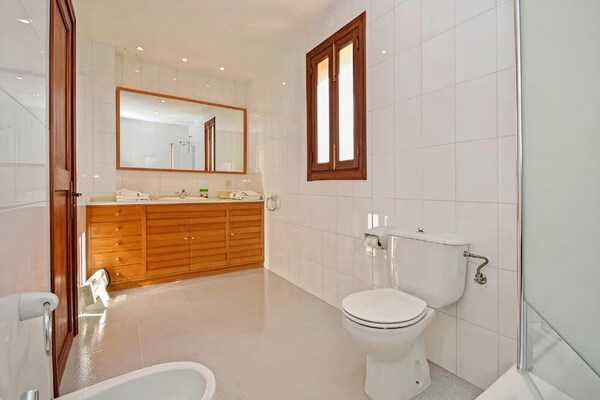 Foto van Vakantiehuis in Migjorn met privézwembad - Vakantiehuis in Migjorn - BathRoom