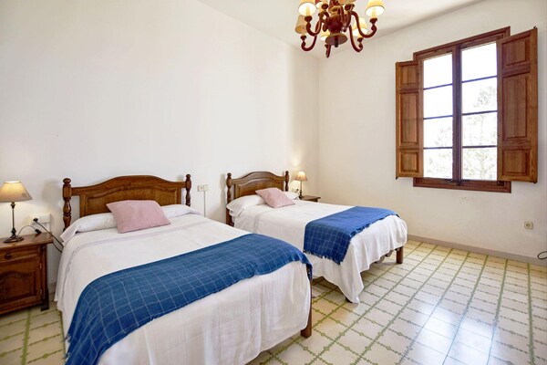 Foto van Vakantiehuis in Migjorn met privézwembad - Vakantiehuis in Migjorn - BedRoom