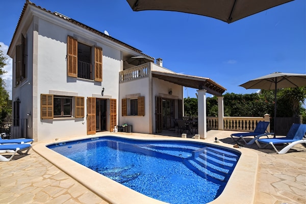 Foto van Villa in Santanyí met privézwembad en BBQ - Vakantiehuis in Santanyi - ExteriorSummer