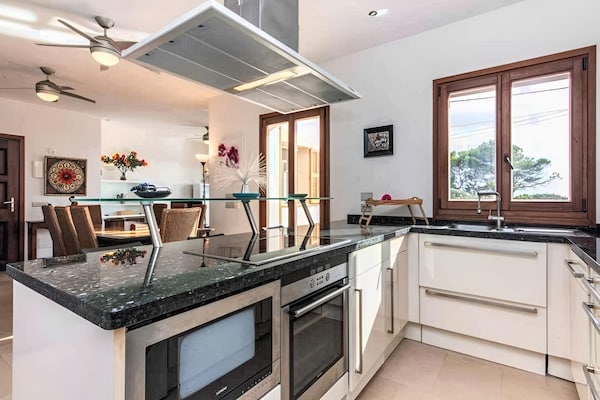 Foto van Villa in Santanyí met privézwembad en BBQ - Vakantiehuis in Santanyi - Kitchen
