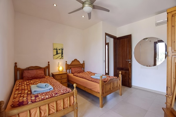 Foto van Villa in Santanyí met privézwembad en BBQ - Vakantiehuis in Santanyi - BedRoom