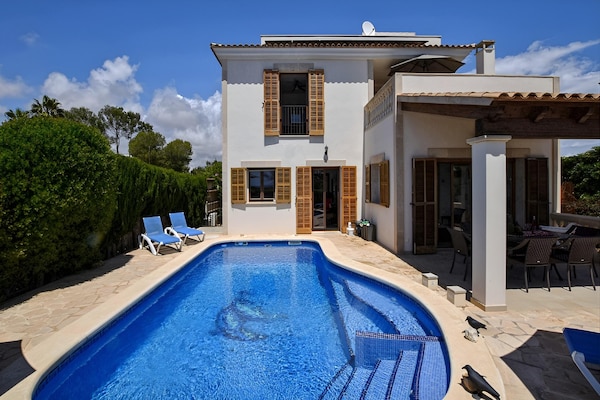 Foto van Villa in Santanyí met privézwembad en BBQ - Vakantiehuis in Santanyi - ExteriorSummer
