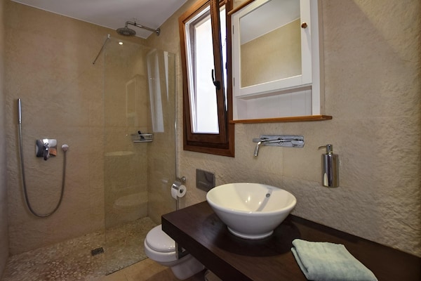 Foto van Villa in Santanyí met privézwembad en BBQ - Vakantiehuis in Santanyi - BathRoom