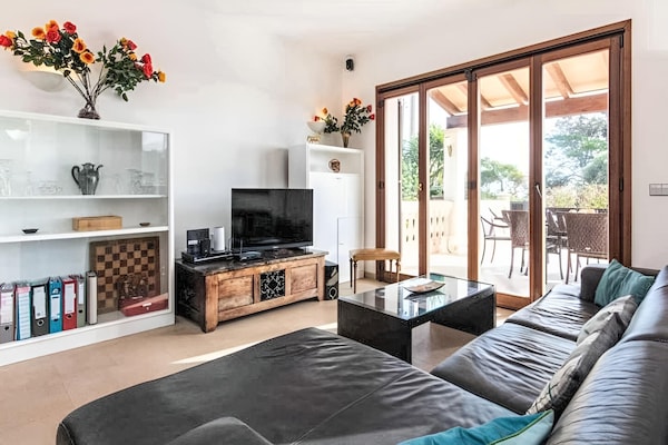 Foto van Villa in Santanyí met privézwembad en BBQ - Vakantiehuis in Santanyi - LivingRoom