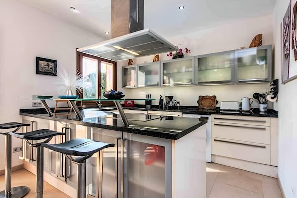 Foto van Villa in Santanyí met privézwembad en BBQ - Vakantiehuis in Santanyi - Kitchen