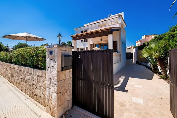 Foto van Villa in Santanyí met privézwembad en BBQ - Vakantiehuis in Santanyi - ExteriorSummer