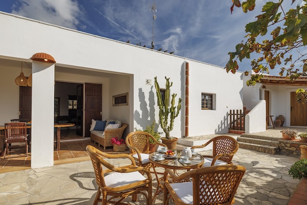 Foto van Villa nabij de stranden in het zuidwesten - Vakantiehuis in Benimusa - TerraceBalcony