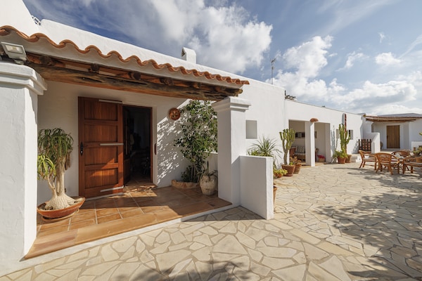 Foto van Villa nabij de stranden in het zuidwesten - Vakantiehuis in Benimusa - ExteriorSummer