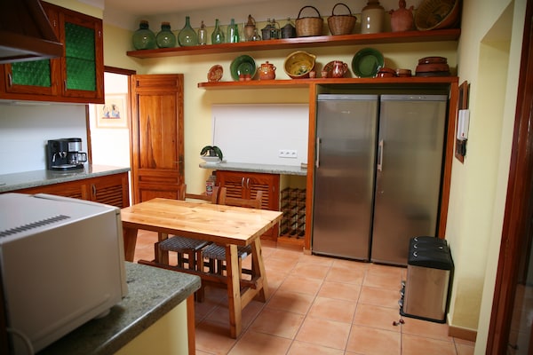 Foto van Vakantiehuis in St. Josep de sa Talaia met zwembad - Kitchen