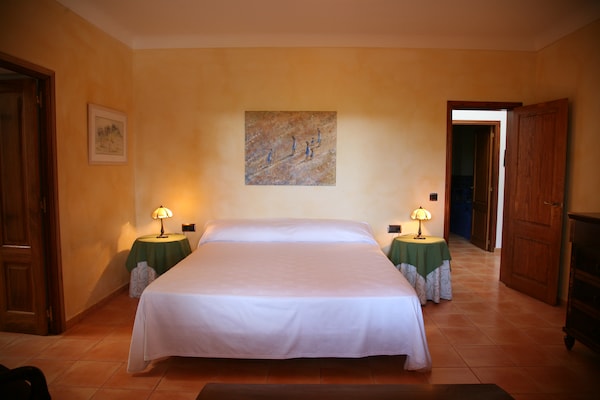 Foto van Vakantiehuis in St. Josep de sa Talaia met zwembad - BedRoom