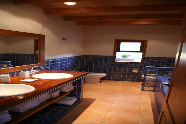 Foto van Vakantiehuis in St. Josep de sa Talaia met zwembad - BathRoom