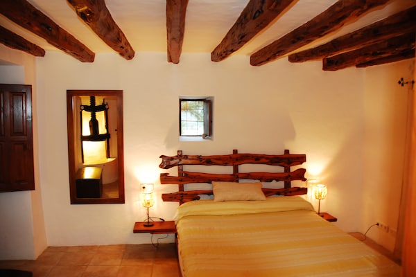 Foto van Landhuis in San José bij Cala Jondal Strand - Vakantiehuis in San José - BedRoom