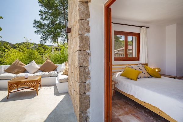 Foto van Rustige villa in Cala Vadella met zwembad - Vakantiehuis in Sant Josep de sa Talaia - BedRoom